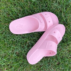 CROCS NWOT Sz-8W Cutout Logo IonicComfort Footbed, 1.5”Heels Powder Pink Sandals